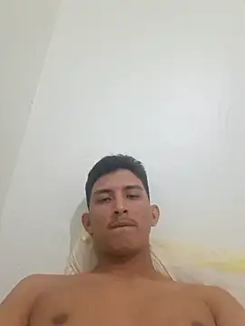 Snapshot of Guti_hazz chatting on December 13, 11:54 pm Guti hazz online show from December 13, 11:54 pm