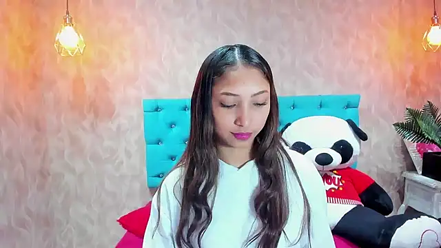 MadelineDoll online show from March 25, 1:50 pm