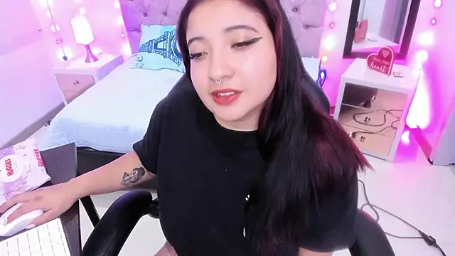Snapshot of Emma_monserrat chatting on January 19, 12:50 pm Emma monserrat online show from January 19, 12:50 pm