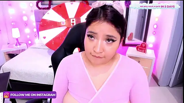 Snapshot of Emma_monserrat chatting on February 15, 6:33 am Emma monserrat online show from February 15, 6:33 am