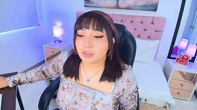 Snapshot of Emma_monserrat chatting on March 18, 7:50 pm Emma monserrat online show from March 18, 7:50 pm