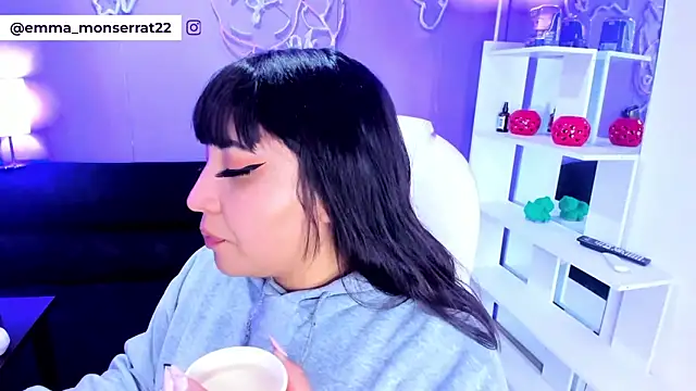 Snapshot of Emma_monserrat chatting on April 2, 11:19 am Emma monserrat online show from April 2, 11:19 am