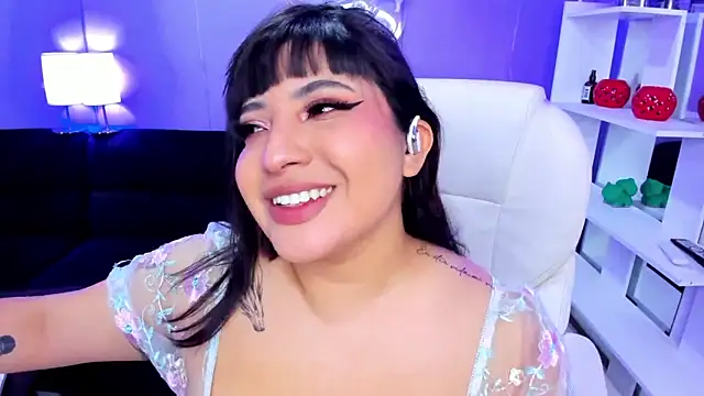 Snapshot of Emma_monserrat chatting on April 13, 11:27 am Emma monserrat online show from April 13, 11:27 am