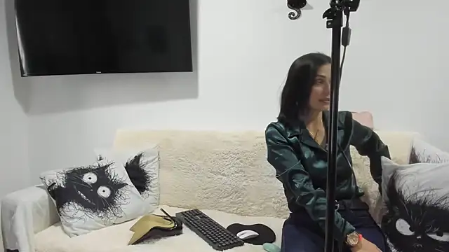 Emma Jnes online show from March 5, 9:26 pm