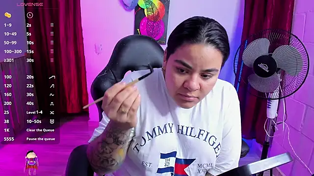 Sharon hils online show from February 8, 9:36 pm