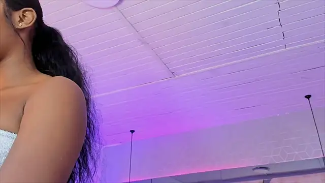 ChaynnaCooper online show from December 10, 3:41 am