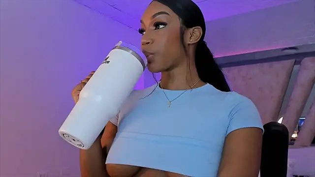 ChaynnaCooper online show from December 11, 11:43 pm