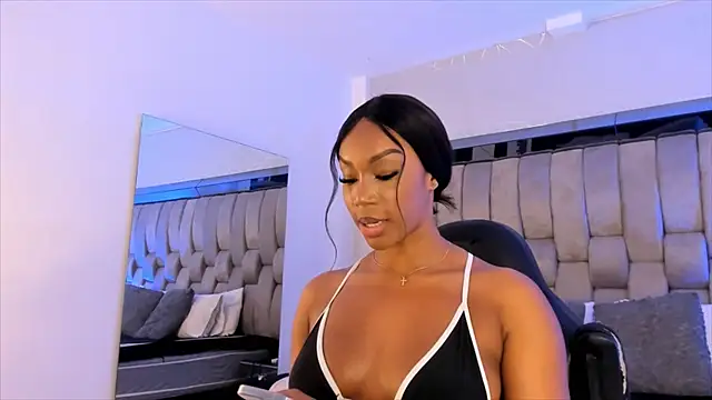 ChaynnaCooper online show from February 10, 3:32 pm