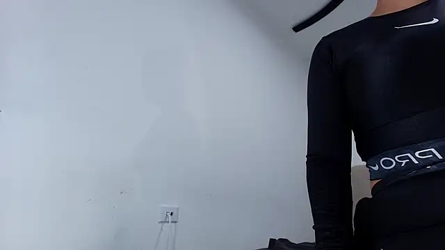 Snapshot of nicol_f chatting on March 3, 3:01 am nicol f online show from March 3, 3:01 am