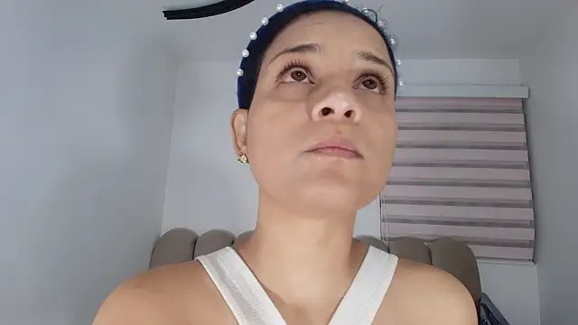 Snapshot of nicol_f chatting on March 14, 3:12 am nicol f online show from March 14, 3:12 am