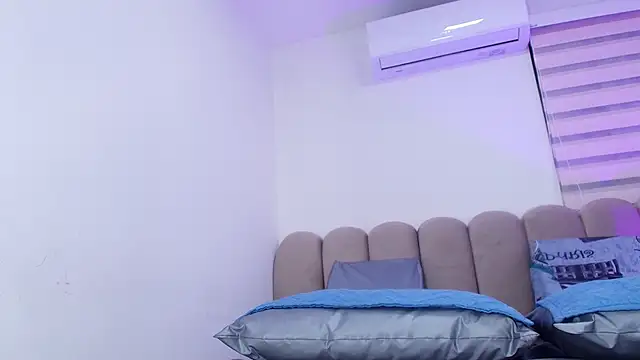 Snapshot of nicol_f chatting on March 15, 3:23 am nicol f online show from March 15, 3:23 am