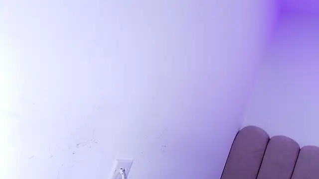 Snapshot of nicol_f chatting on March 25, 3:12 am nicol f online show from March 25, 3:12 am