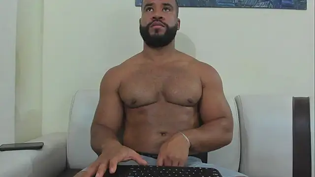 Snapshot of lunainsane58 chatting on March 16, 8:18 am lunainsane58 online show from March 16, 8:18 am