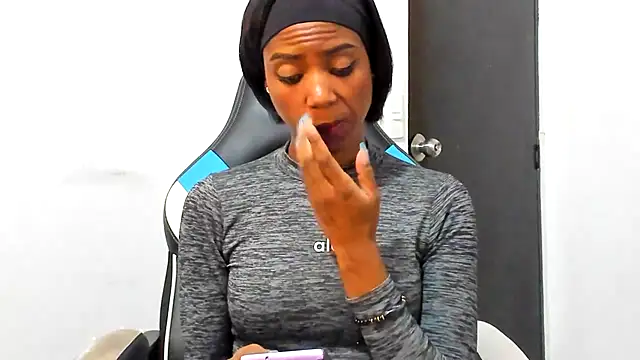 Snapshot of Kalua_Brown chatting on April 21, 3:17 pm Kalua Brown online show from April 21, 3:17 pm