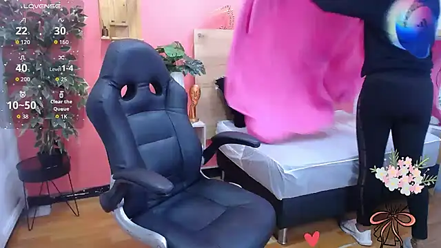 scarlet-foox online show from September 30, 12:10 pm