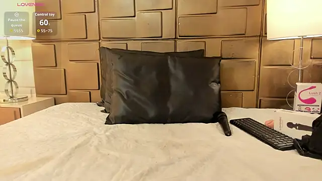 NaomyRivera online show from July 12, 12:51 pm
