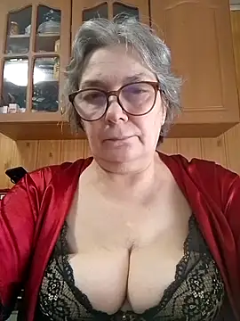 Snapshot of IrinaSweet54 chatting on February 21, 8:04 am IrinaSweet54 online show from February 21, 8:04 am