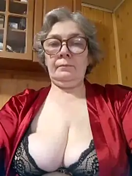 Snapshot of IrinaSweet54 chatting on March 18, 8:17 am IrinaSweet54 online show from March 18, 8:17 am