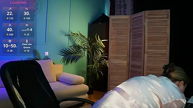 Snapshot of Ariell_Margot_ chatting on October 12, 5:17 am Ariell Margot  online show from October 12, 5:17 am