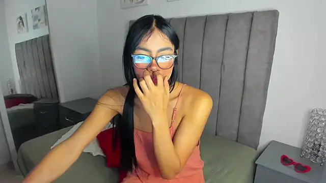Snapshot of sarah__bigboobs chatting on February 10, 1:24 am sarah bigboobs online show from February 10, 1:24 am