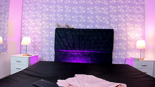 Snapshot of BritneySweet_ chatting on February 17, 4:09 am BritneySweet online show from February 17, 4:09 am