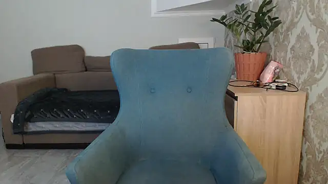 Snapshot of Mallinia chatting on October 18, 10:05 am Mallinia online show from October 18, 10:05 am