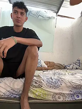 Snapshot of ValenSuarez25 chatting on July 5, 4:14 pm ValenSuarez25 online show from July 5, 4:14 pm