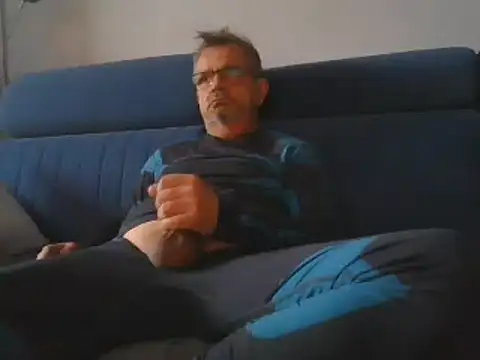 Snapshot of axecoman60 chatting on January 31, 7:39 am axecoman60 online show from January 31, 7:39 am