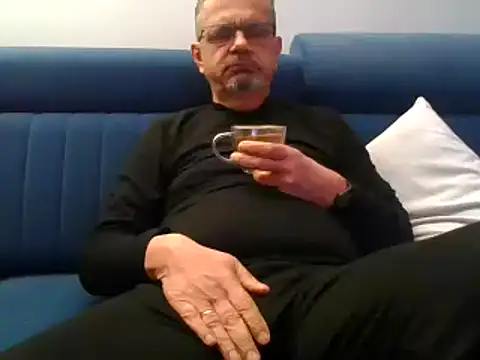 Snapshot of axecoman60 chatting on February 17, 7:53 pm axecoman60 online show from February 17, 7:53 pm