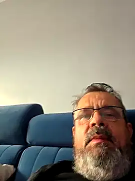 Snapshot of axecoman60 chatting on March 29, 6:24 am axecoman60 online show from March 29, 6:24 am