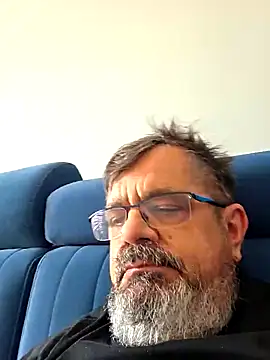 Snapshot of axecoman60 chatting on March 31, 8:26 am axecoman60 online show from March 31, 8:26 am