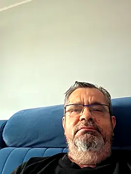 Snapshot of axecoman60 chatting on April 7, 6:47 am axecoman60 online show from April 7, 6:47 am