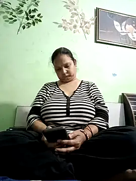 Kavya kapoor online show from February 9, 8:33 am