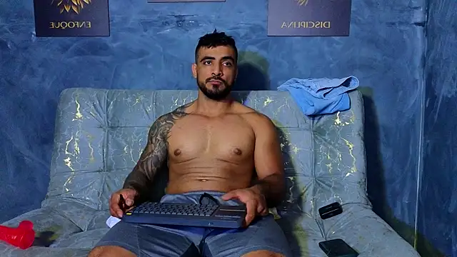 Snapshot of ERIC_HARRISON chatting on September 30, 1:32 am ERIC HARRISON online show from September 30, 1:32 am