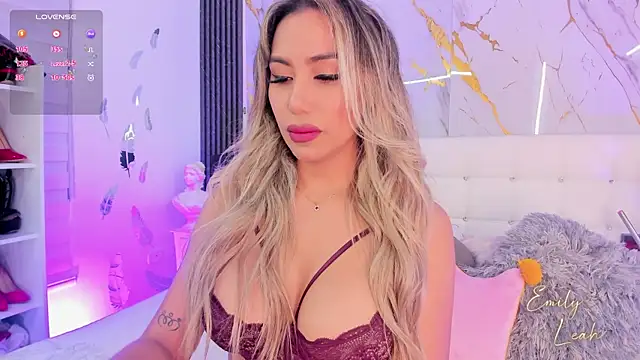 EmilyLeah  online show from May 28, 3:31 pm