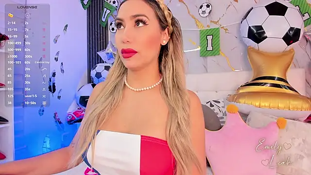 EmilyLeah  online show from June 22, 3:42 pm