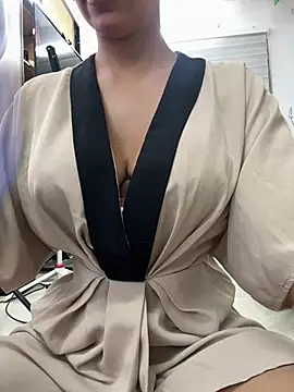 EmilyLeah  online show from July 2, 2:56 pm