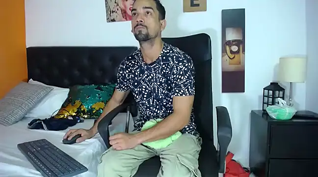 ryan musclexxx online show from December 17, 3:50 am
