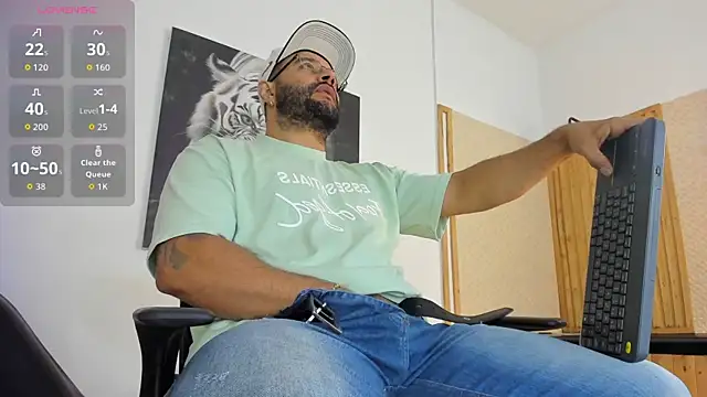 Snapshot of Luke__09 chatting on September 30, 11:04 am Luke  09 online show from September 30, 11:04 am