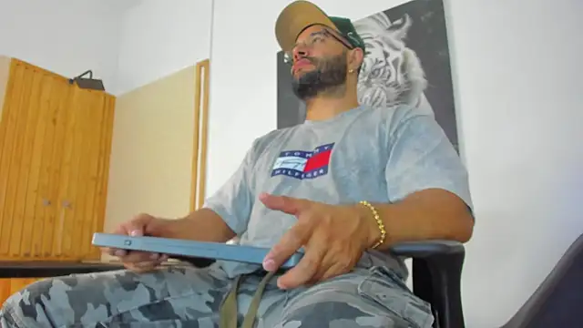 Snapshot of Luke__09 chatting on October 4, 11:41 am Luke  09 online show from October 4, 11:41 am