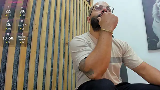 Snapshot of Luke__09 chatting on October 21, 1:01 pm Luke  09 online show from October 21, 1:01 pm