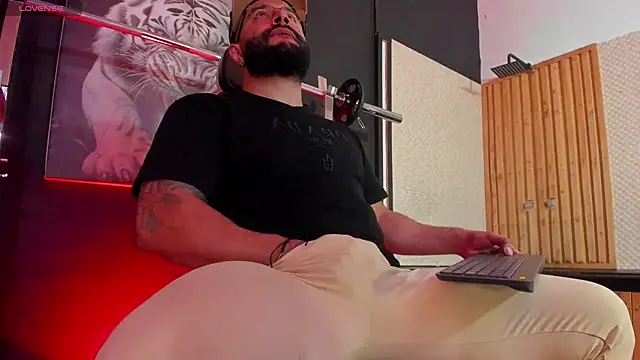 Snapshot of Luke__09 chatting on October 25, 11:40 am Luke  09 online show from October 25, 11:40 am