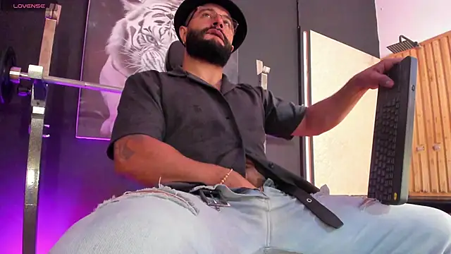 Snapshot of Luke__09 chatting on October 27, 11:47 am Luke  09 online show from October 27, 11:47 am