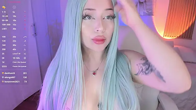 Snapshot of Kendall_Bunnyy chatting on January 6, 7:35 pm Kendall Bunnyy online show from January 6, 7:35 pm