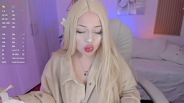 Snapshot of Kendall_Bunnyy chatting on January 25, 2:36 pm Kendall Bunnyy online show from January 25, 2:36 pm