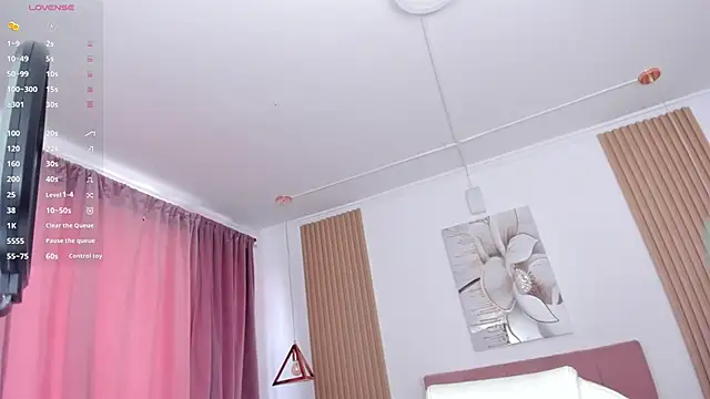 Snapshot of Kendall_Bunnyy chatting on February 9, 2:40 pm Kendall Bunnyy online show from February 9, 2:40 pm