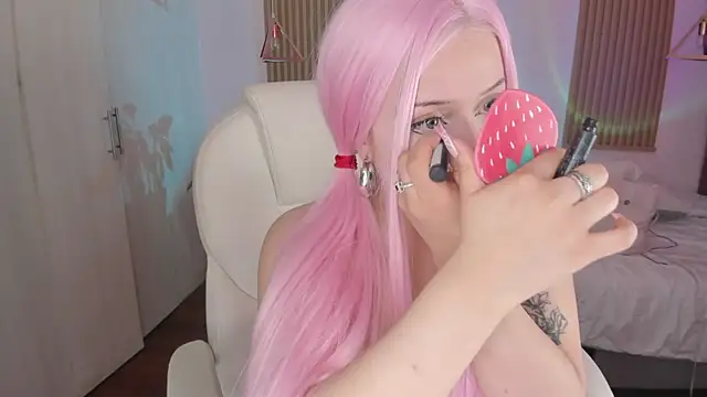 Snapshot of Kendall_Bunnyy chatting on September 13, 9:14 pm Kendall Bunnyy online show from September 13, 9:14 pm