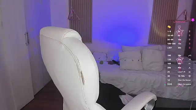 Snapshot of Kendall_Bunnyy chatting on September 16, 8:21 pm Kendall Bunnyy online show from September 16, 8:21 pm