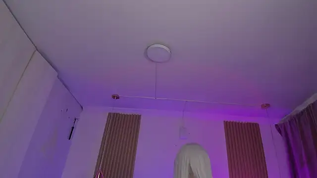 Snapshot of Kendall_Bunnyy chatting on October 25, 8:36 pm Kendall Bunnyy online show from October 25, 8:36 pm