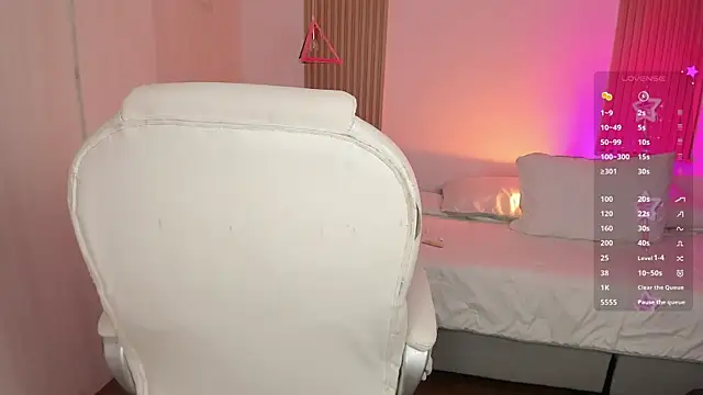 Snapshot of Kendall_Bunnyy chatting on October 30, 7:58 pm Kendall Bunnyy online show from October 30, 7:58 pm